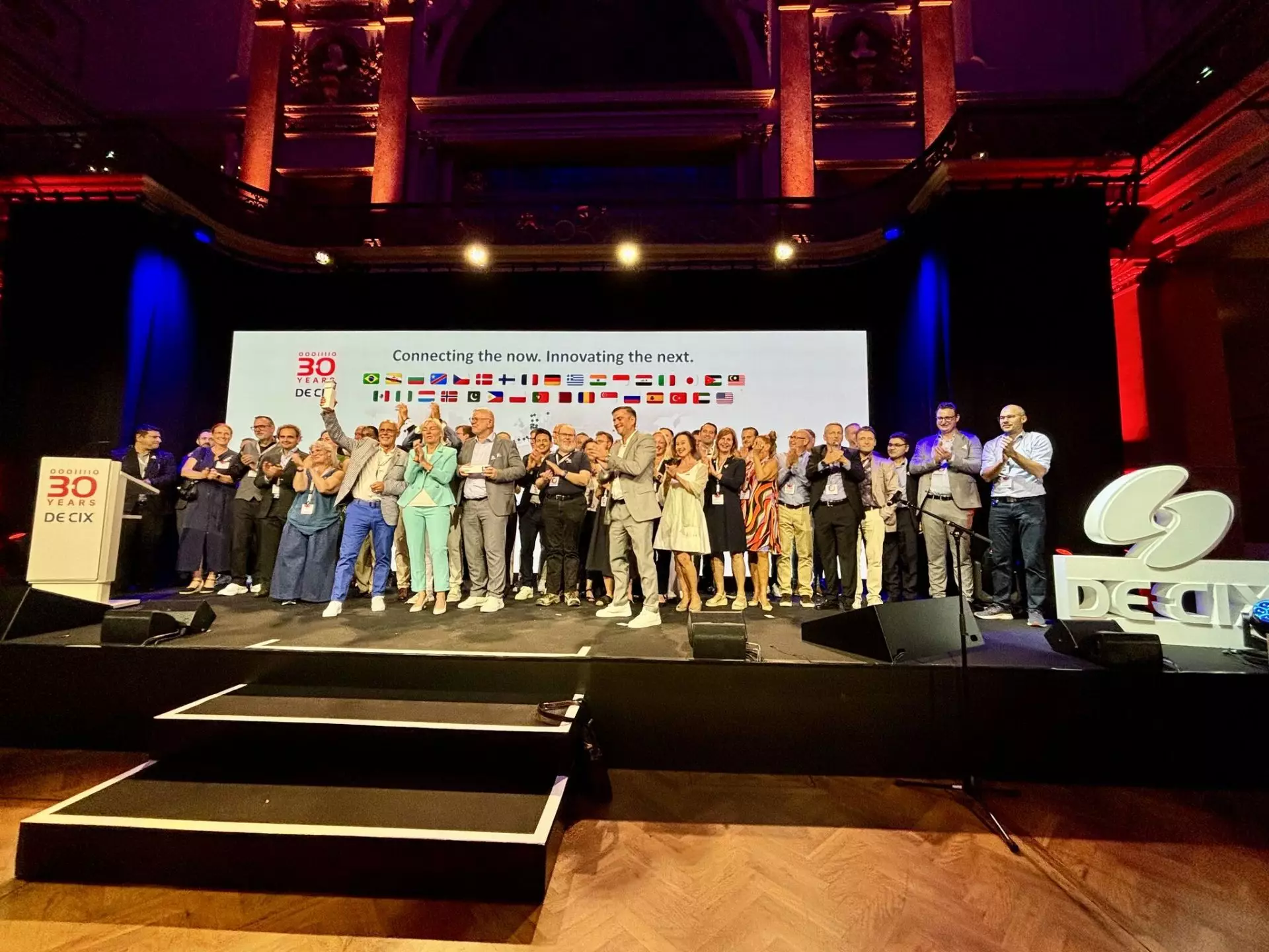 Congratulating DE-CIX partners